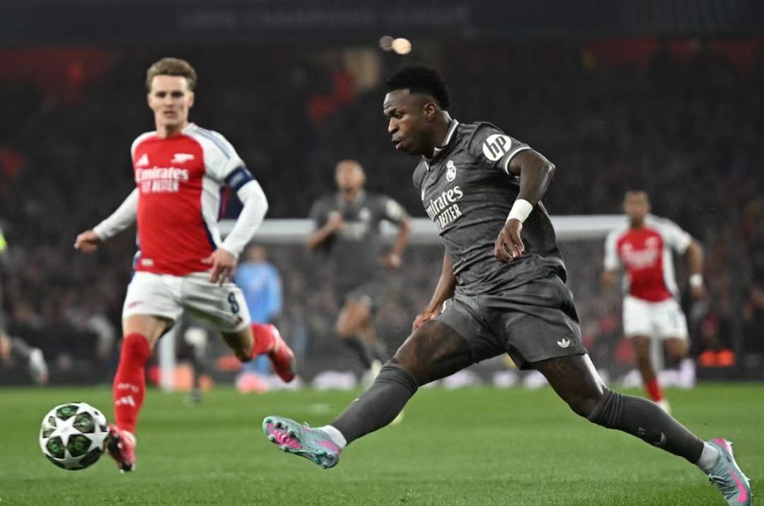 火狐电竞APP-世体：维尼修斯与皇马续约陷入僵局，多家沙特球队已开出高额报价