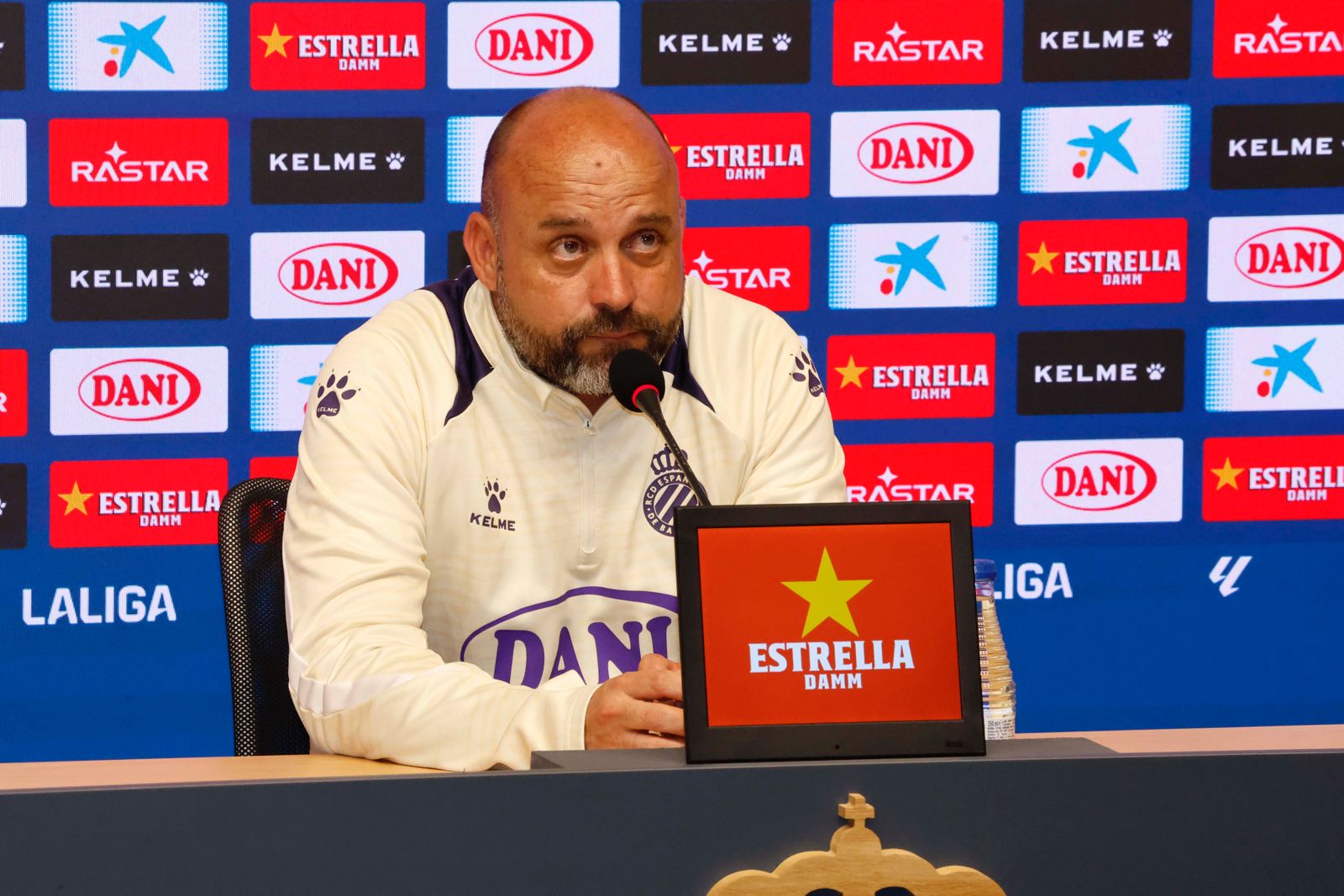 火狐电竞首页-西班牙人主帅：我确信我们能留在西甲，明天会抹发胶讨个彩头