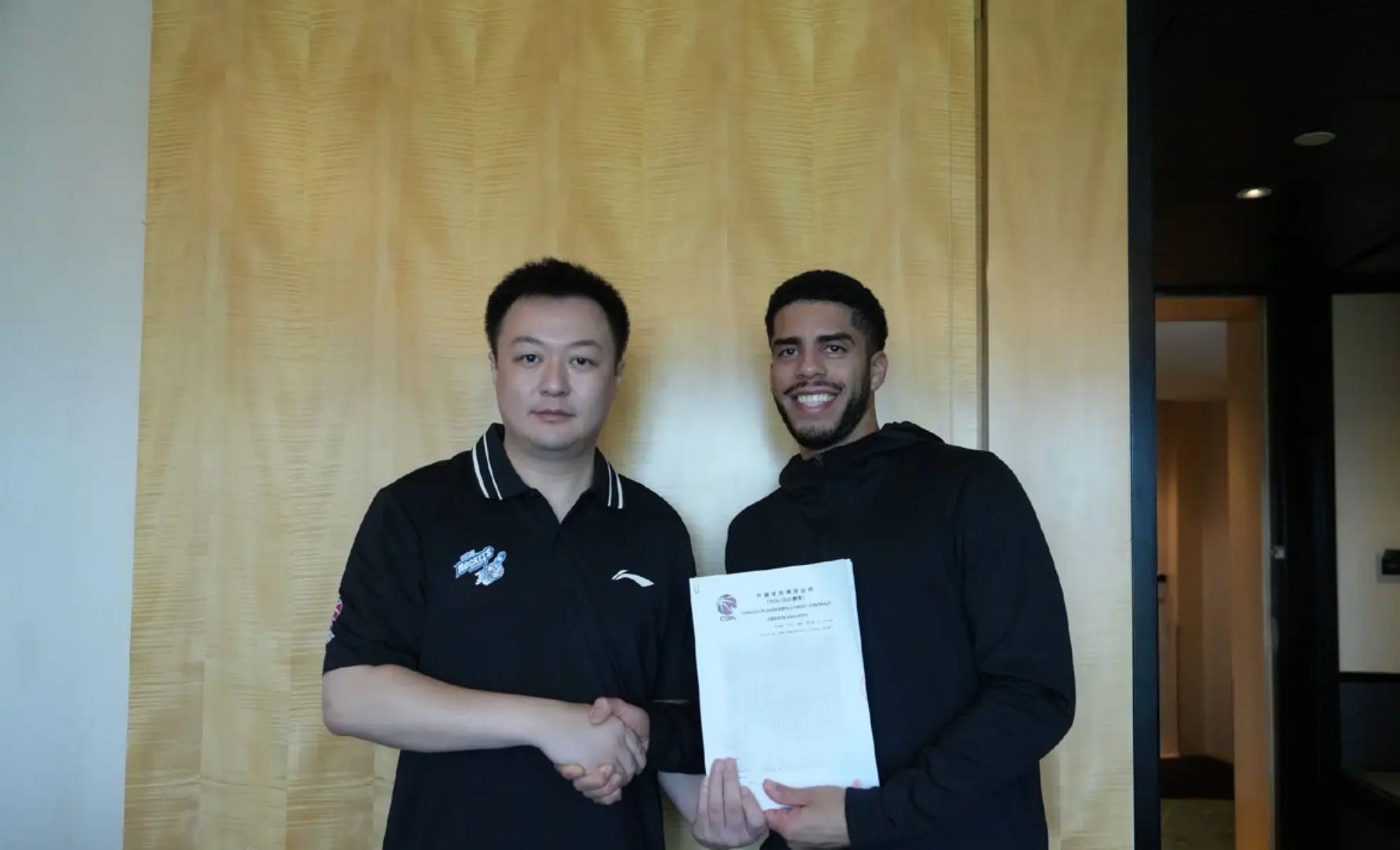 乔丹-霍华德：CBA有很多潜力球员，但要通过正确途径变得更好