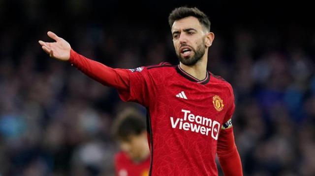 火狐电竞APP-曼联9亿赞助肥约2025生效，不进欧冠每年倒扣千万