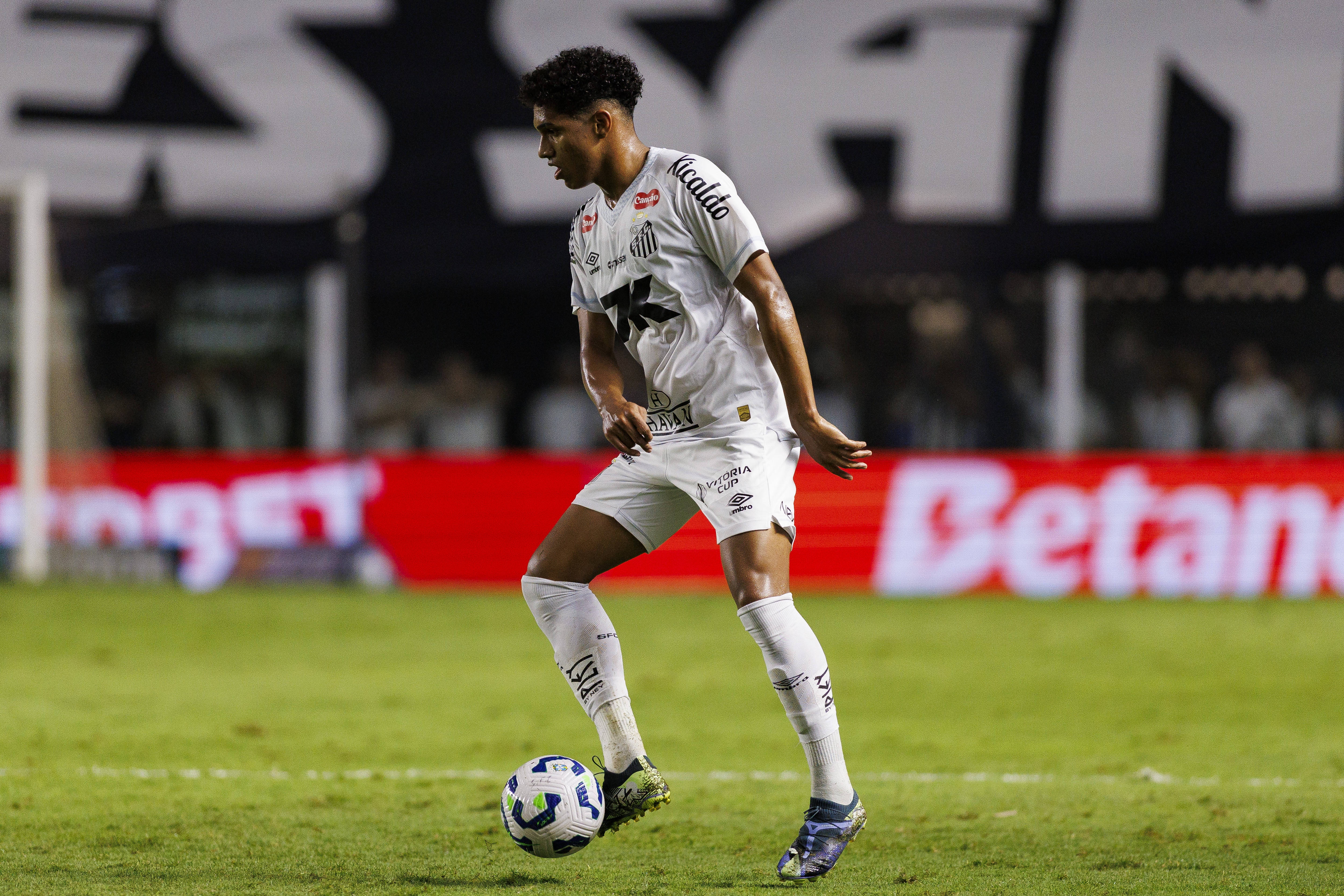 火狐电竞平台-记者：桑托斯左后卫索萨未参加训练，他正与热刺进行谈判